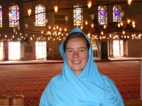 Bij een blauwe moskee hoort een blauwe hoofddoek